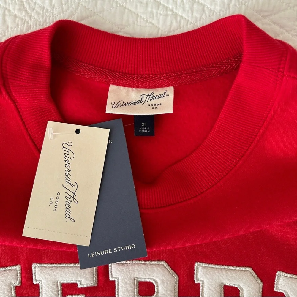 NWT Universal Thread Red “Merry” Christmas Crewneck Sweatshirt Women’s XL Target - Picture 3 of 9